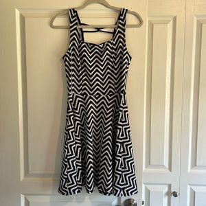 Navy and White Chevron Pattern Sleeveless Fit and Flare Dress Size Medium